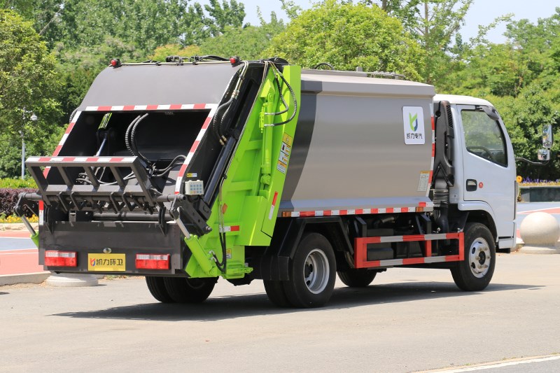 ����С������ 6�� ���s����܇